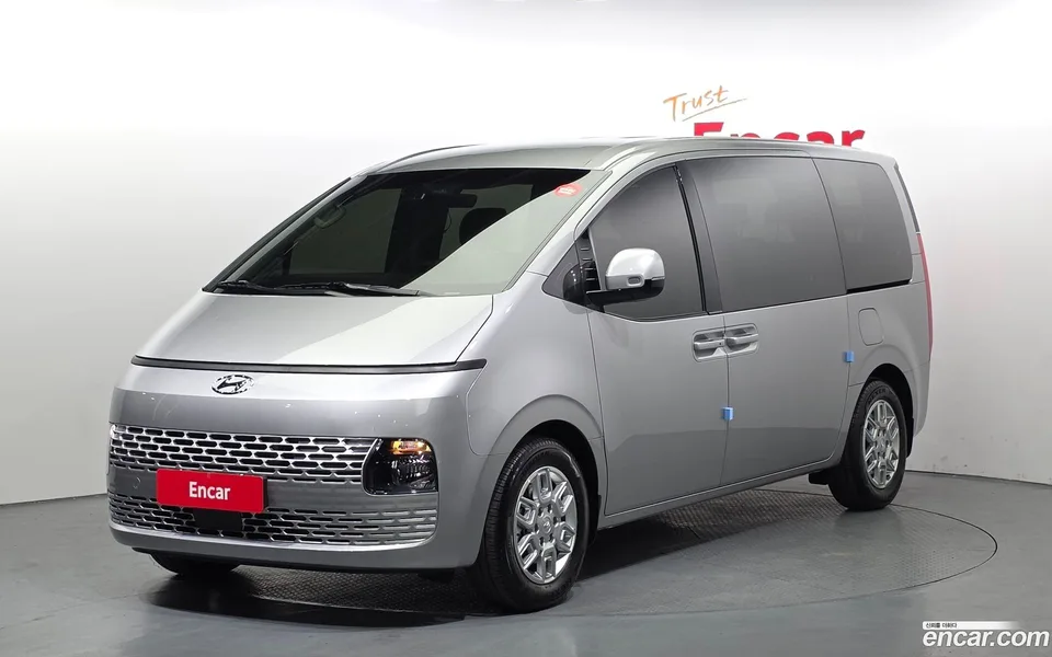 Hyundai Staria 9 2023 — фото 1, купить с доставкой в Москву