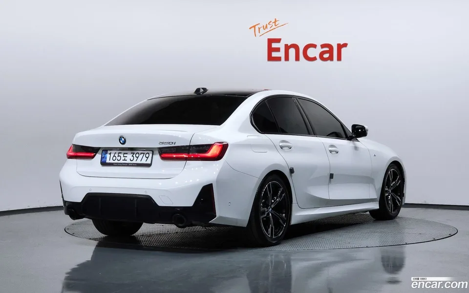 BMW 3 Series 320i M 2023 — миниатюра 2