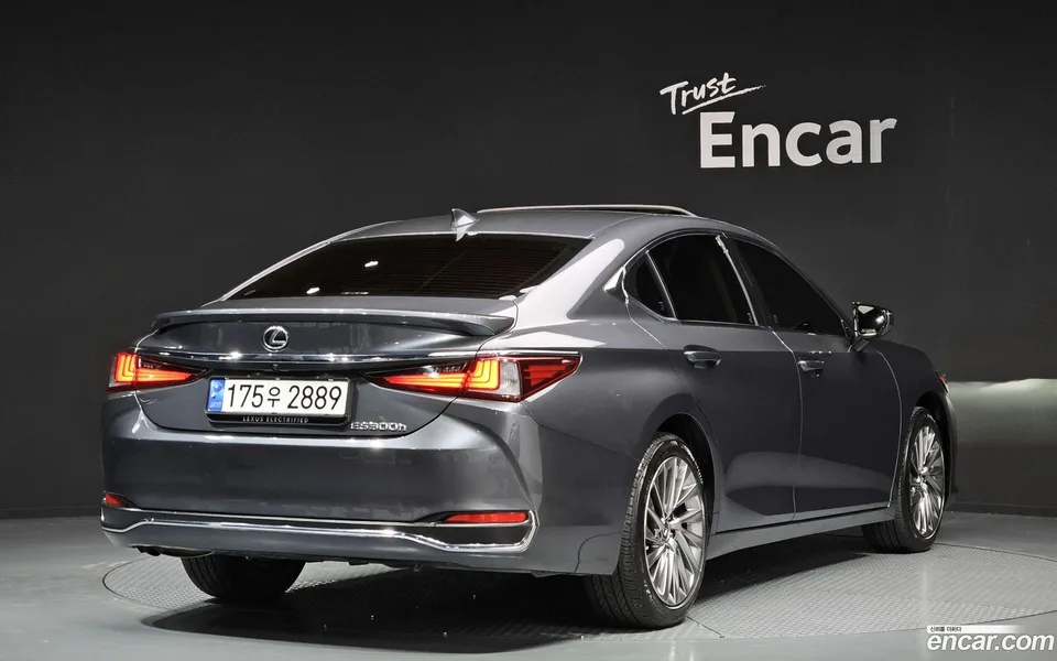 Lexus ES 300h 2024 — миниатюра 2