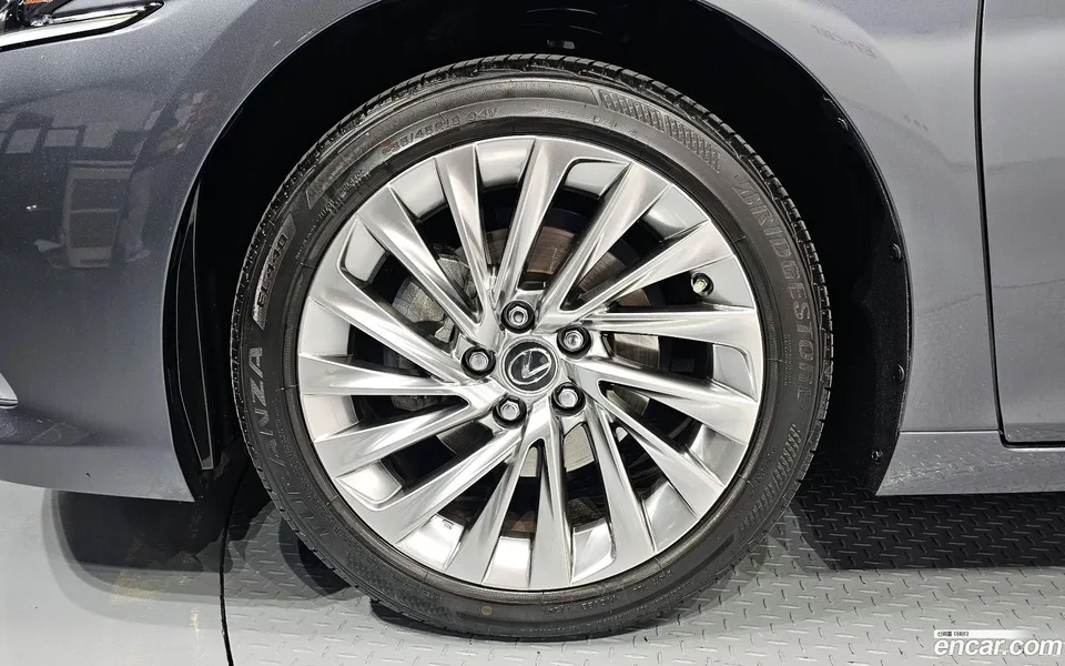 Lexus ES 300h 2024 — миниатюра 5