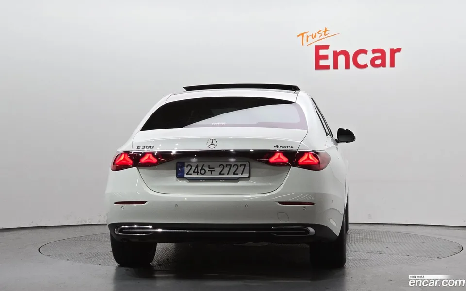 Mercedes-Benz E-Class E300 4MATIC 2024 — миниатюра 4