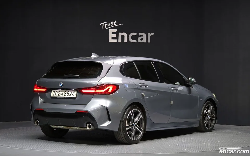 BMW 1 Series 120i M 2023 — миниатюра 2