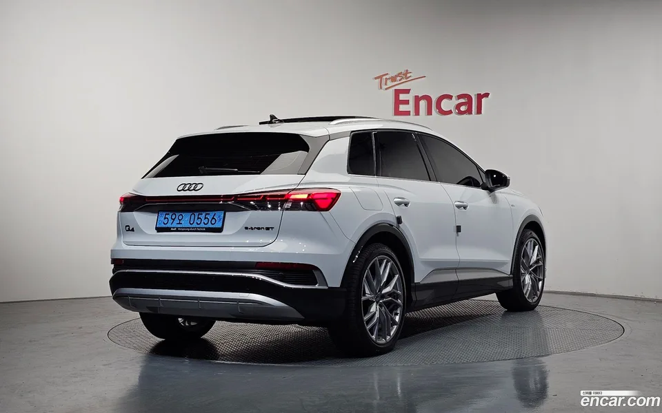 Audi Q4 e-tron 45 2025 — миниатюра 2