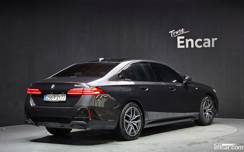 BMW 5 Series 520i M 2025 — миниатюра 2