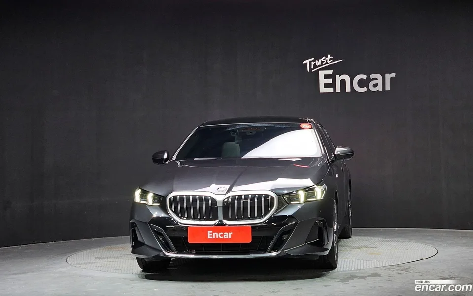 BMW 5 Series 520i M 2025 — миниатюра 3