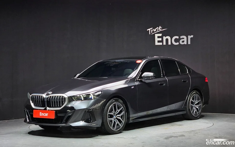 BMW 5 Series 520i M 2025 — фото 1, купить с доставкой в Москву