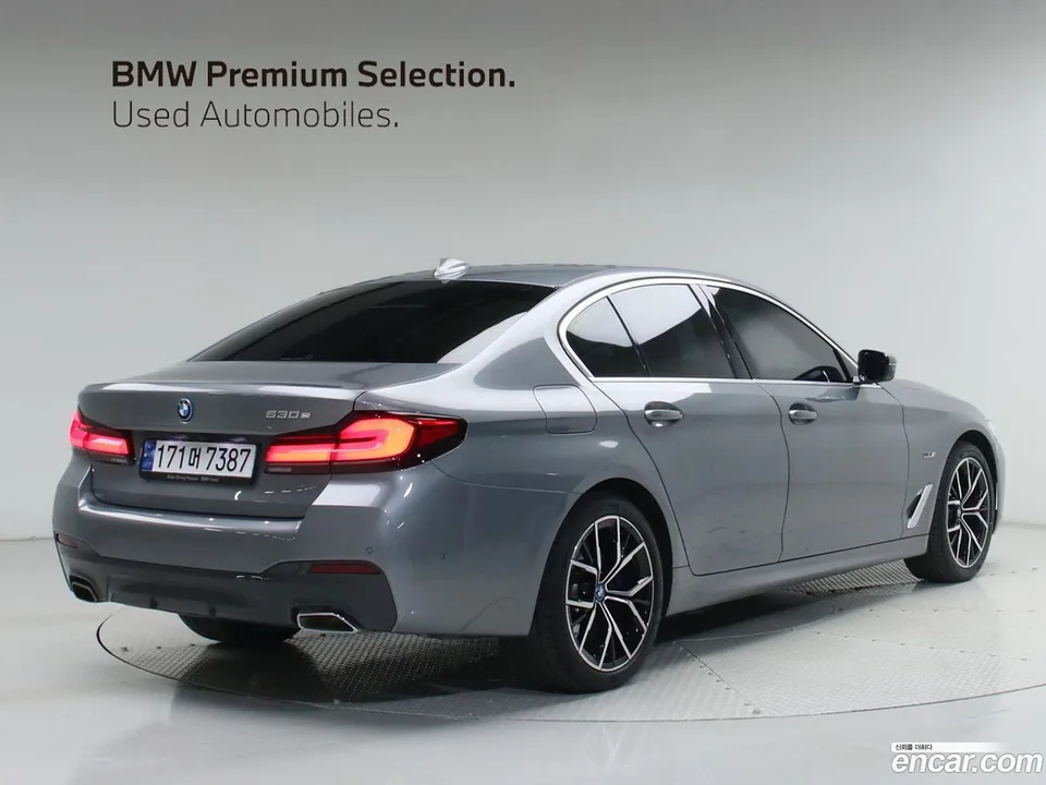 BMW 5 Series 530e M 2023 — миниатюра 2