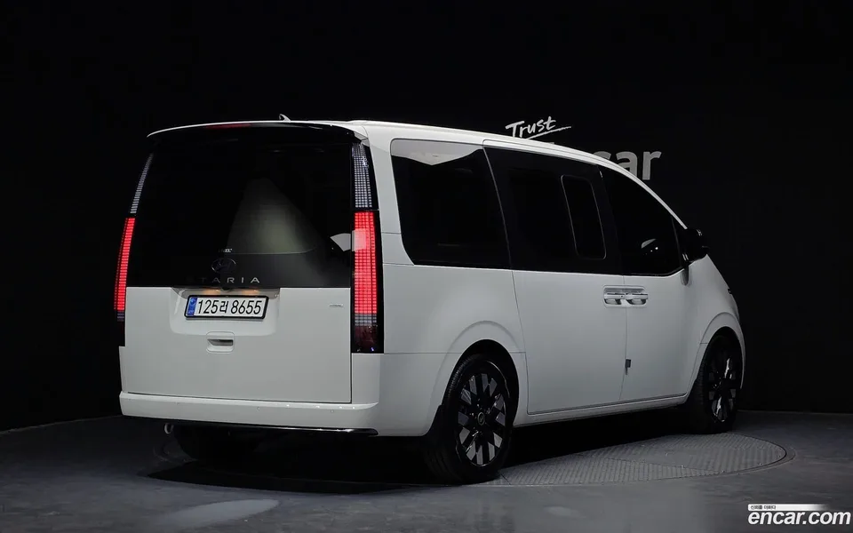 Hyundai Staria 4WD 9 2025 — миниатюра 2