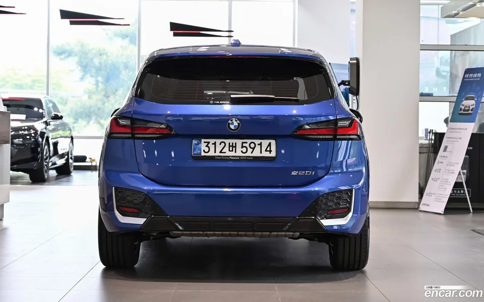 BMW 2 Series Active Tourer 220i M 2025 — миниатюра 3