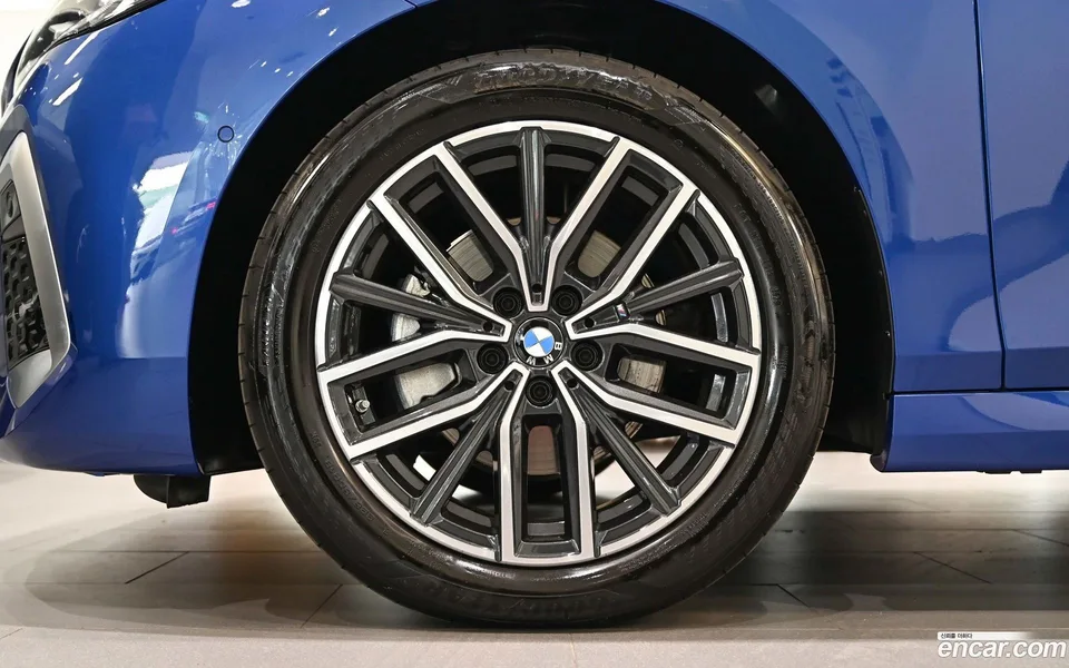 BMW 2 Series Active Tourer 220i M 2025 — миниатюра 5