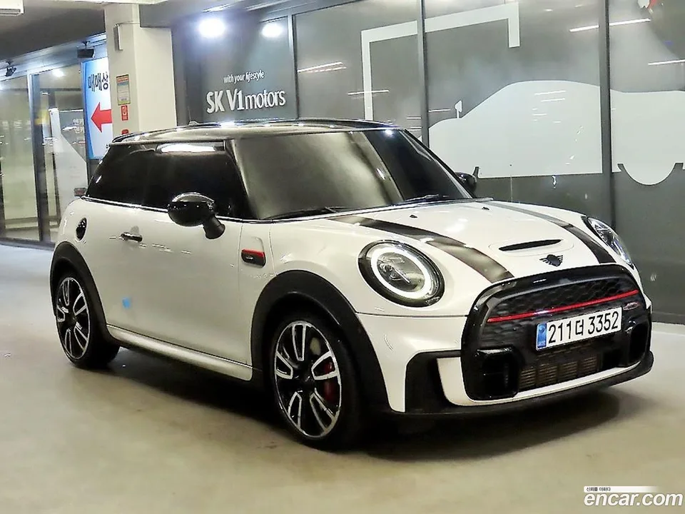 MINI Cooper S JCW 2023 — фото 1, купить с доставкой в Москву