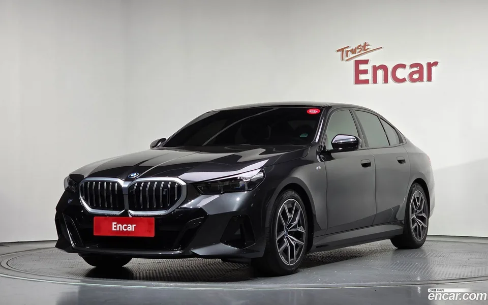 BMW i5 eDrive 40 M 2024 — фото 1, купить с доставкой в Москву