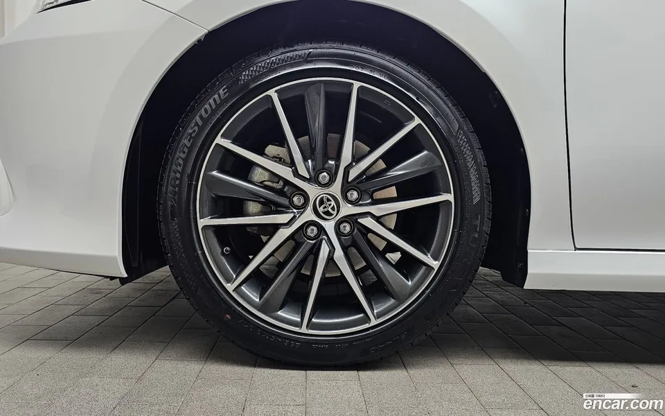 Toyota Camry 2.5 XLE 2024 — миниатюра 5
