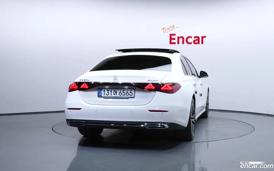 Mercedes-Benz E-Class E350e 4MATIC 2025 — миниатюра 4