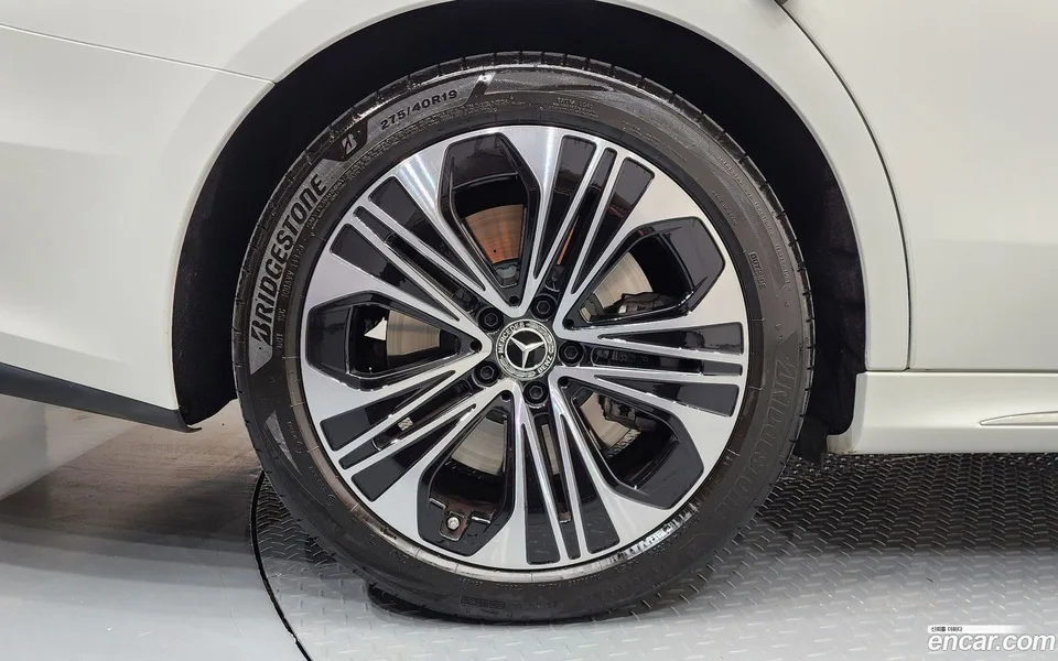 Mercedes-Benz E-Class E350e 4MATIC 2025 — миниатюра 5