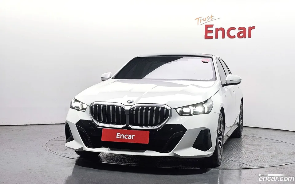 BMW 5 Series 523d M 2025 — миниатюра 3
