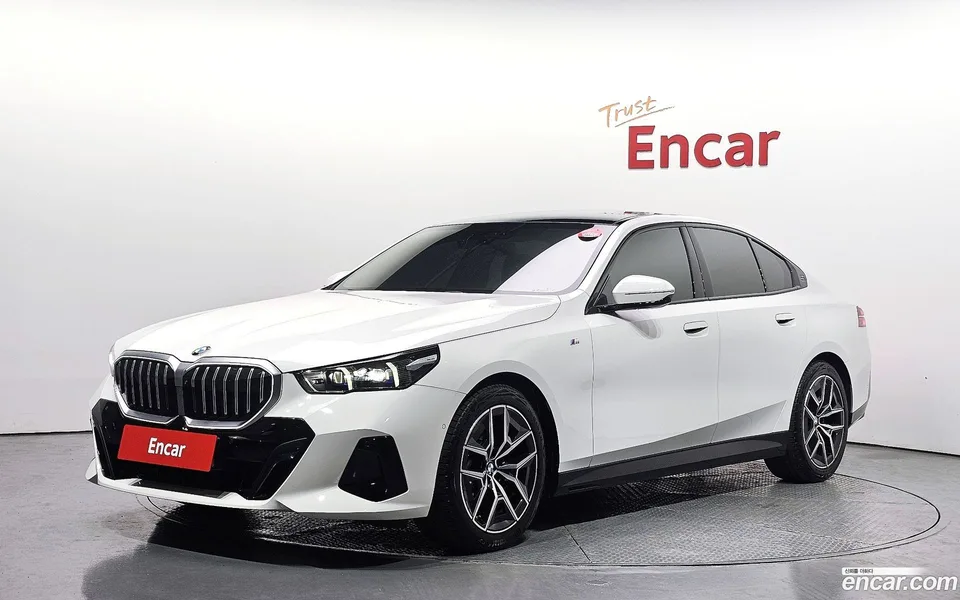 BMW 5 Series 523d M 2025 — фото 1, купить с доставкой в Москву