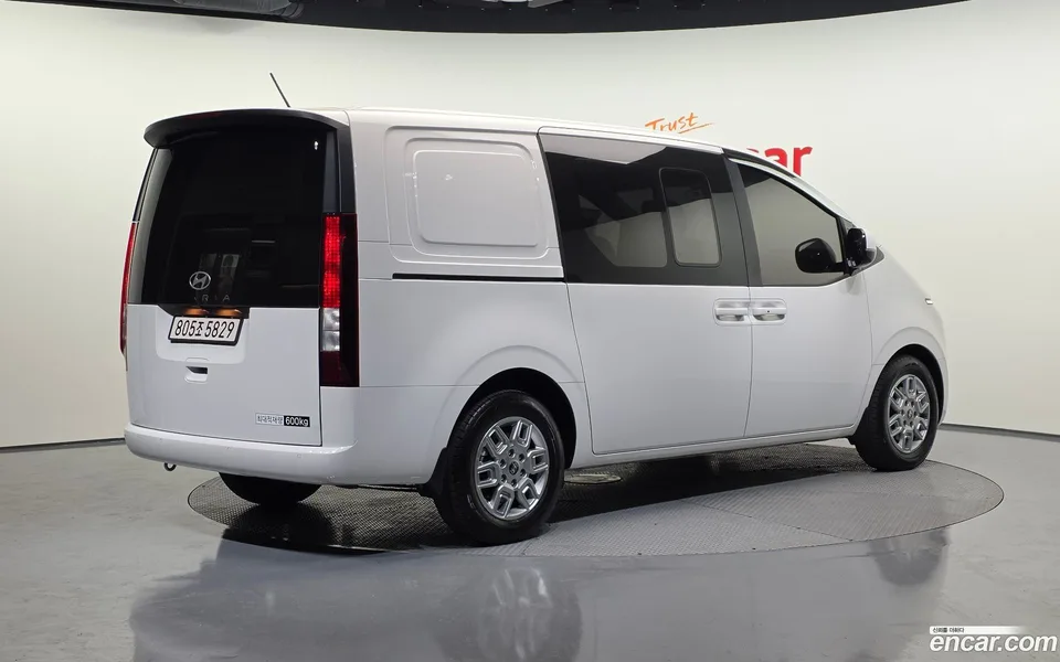 Hyundai Staria 5 2025 — миниатюра 2