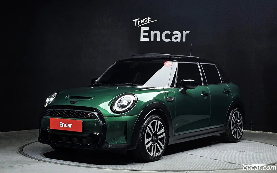 MINI Cooper S 5 2024 — фото 1, купить с доставкой в Москву