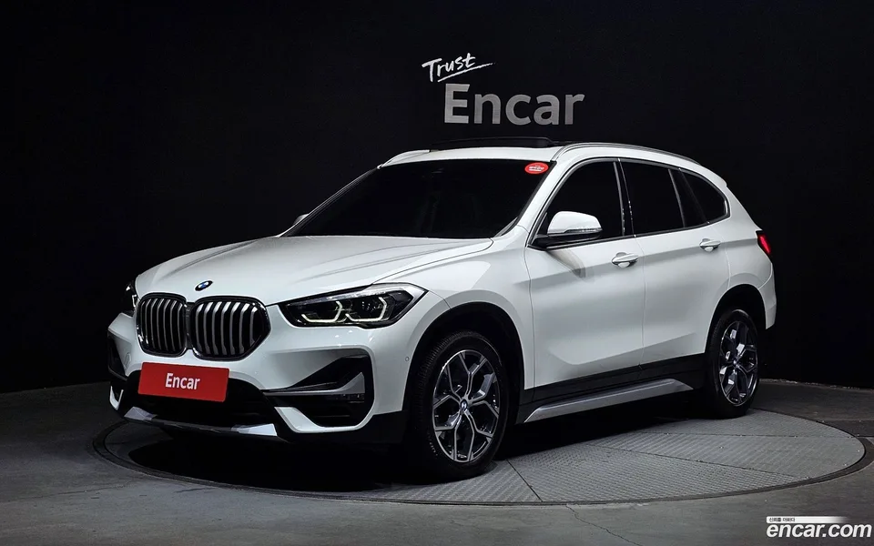 BMW X1 xDrive 20i xLine 2022 — фото 1, купить с доставкой в Москву