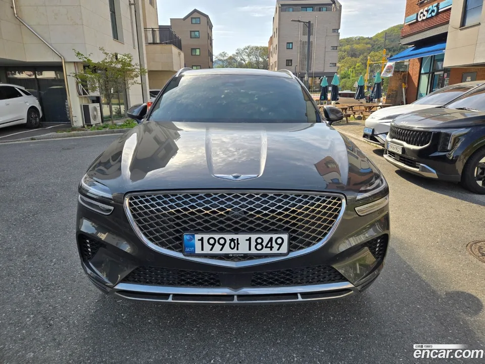 Genesis GV70 2.5T 2WD 2024 — фото 1, купить с доставкой в Москву