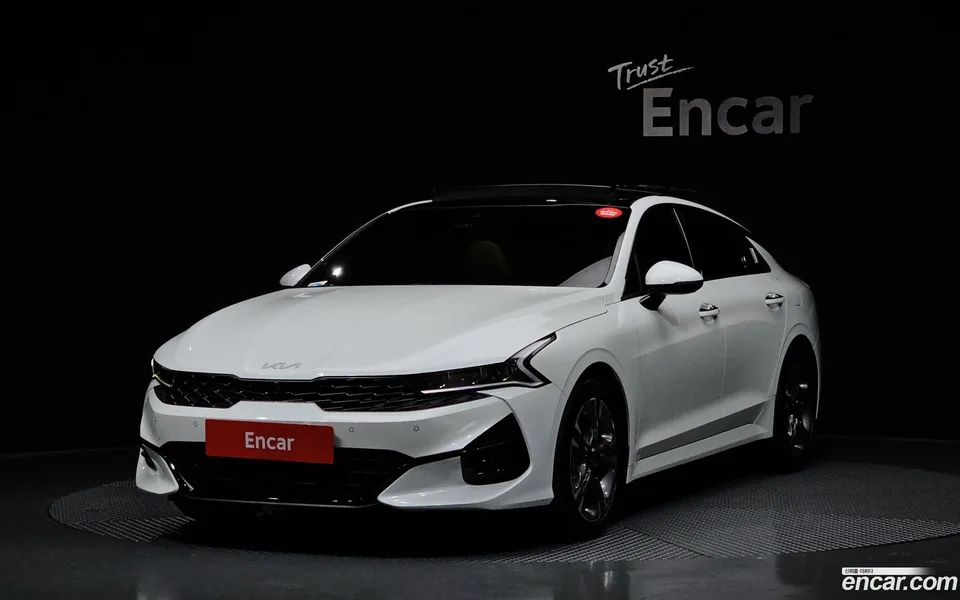 Kia K5 2.0 2023 — фото 1, купить с доставкой в Москву