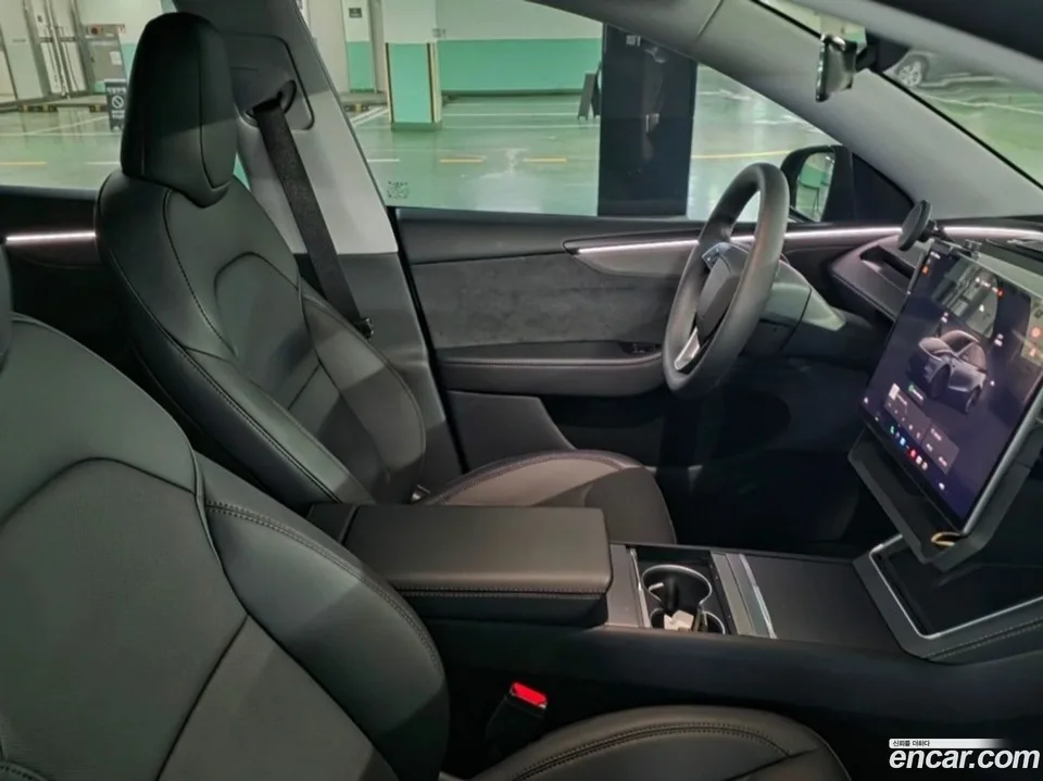 Tesla Model Y AWD 2025 — миниатюра 4