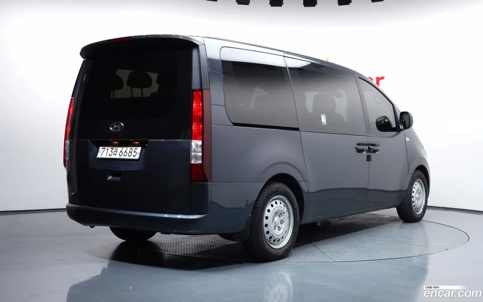 Hyundai Staria 11 2023 — миниатюра 2