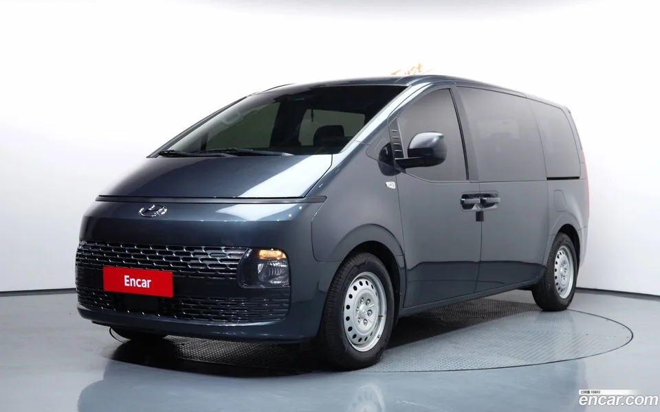 Hyundai Staria 11 2023 — фото 1, купить с доставкой в Москву