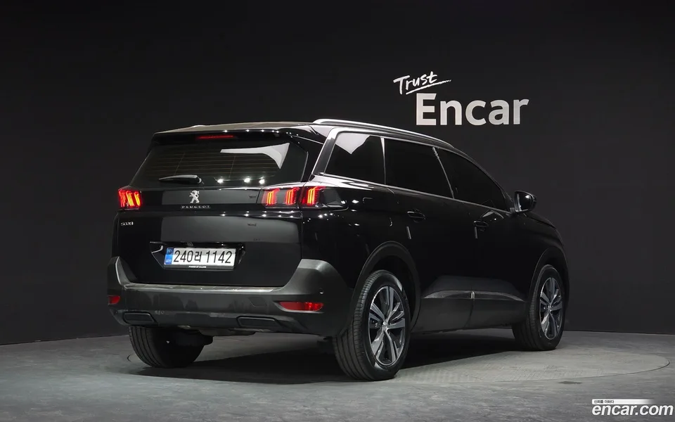 Peugeot 5008 1.2 Pure Tech 2024 — миниатюра 2
