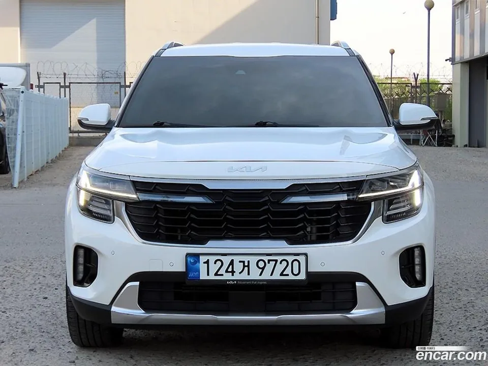 Kia Seltos 1.6 2WD 2023 — фото 1, купить с доставкой в Москву