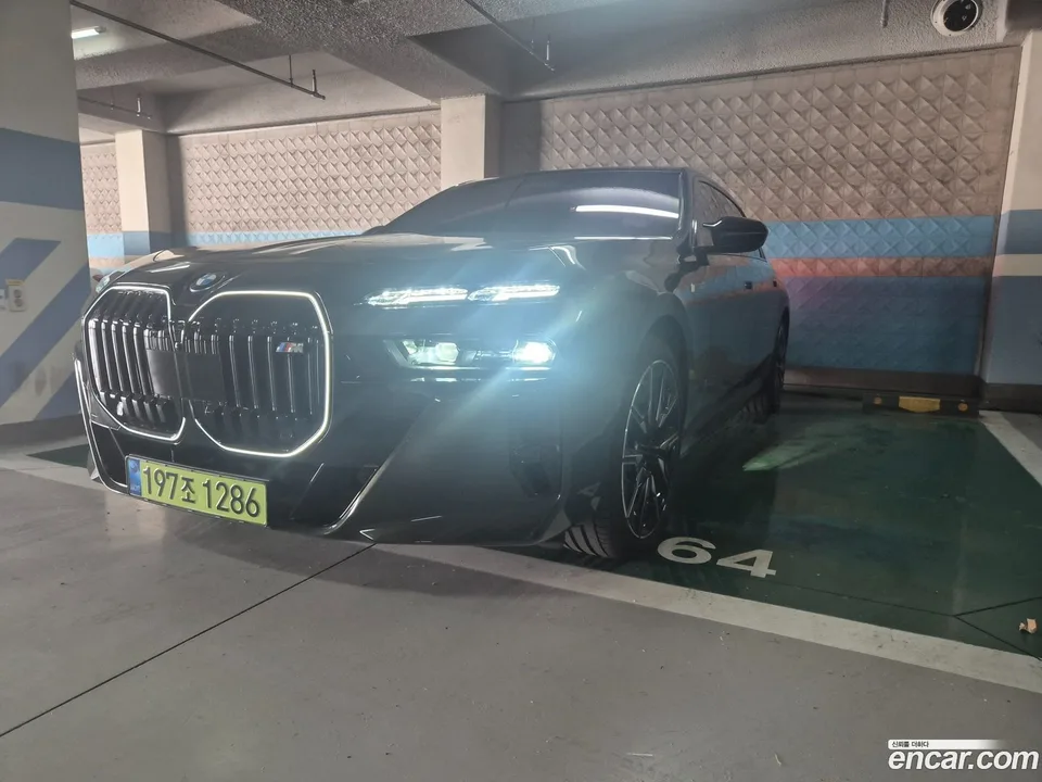 BMW i7 M70 xDrive M 2025 — миниатюра 2