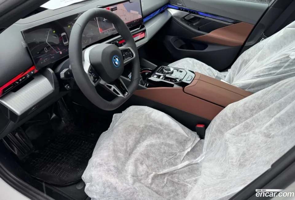 BMW 5 Series 530e M 2025 — миниатюра 3