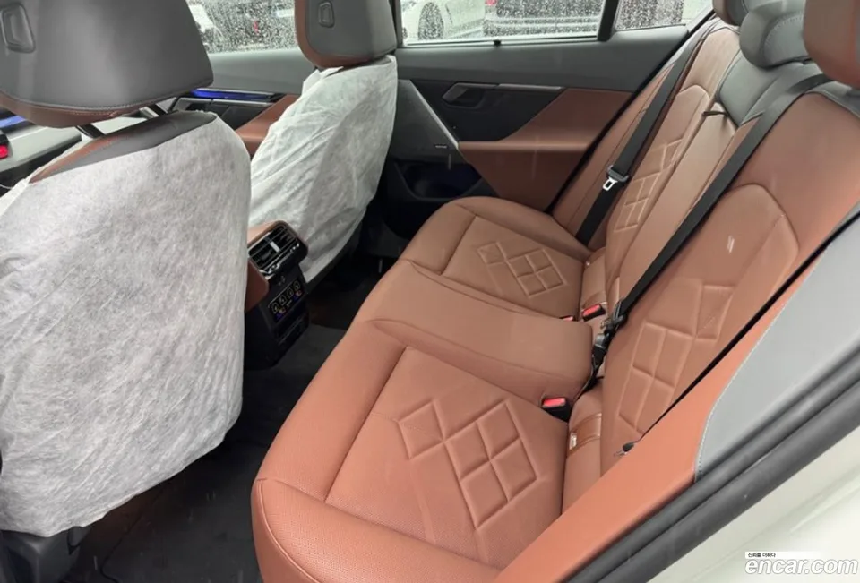 BMW 5 Series 530e M 2025 — миниатюра 4