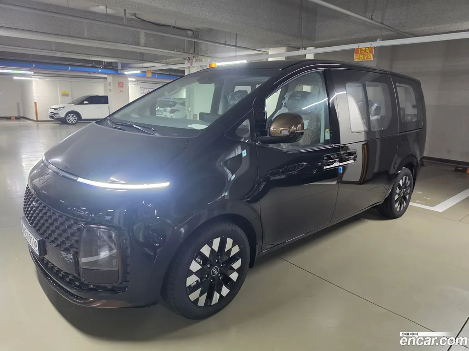 Hyundai Staria 4WD 7 2025 — миниатюра 2