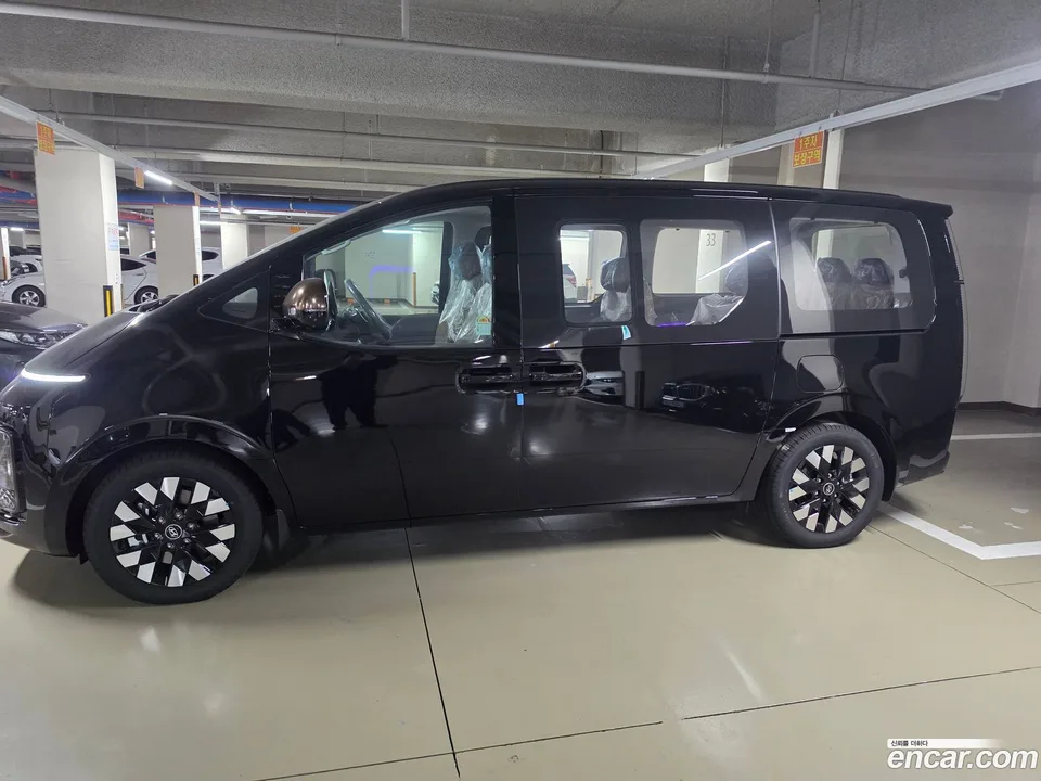 Hyundai Staria 4WD 7 2025 — миниатюра 3