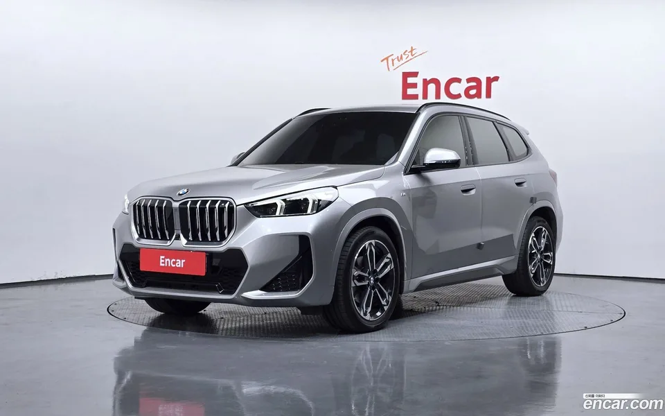 BMW X1 sDrive 20i M 2023 — фото 1, купить с доставкой в Москву