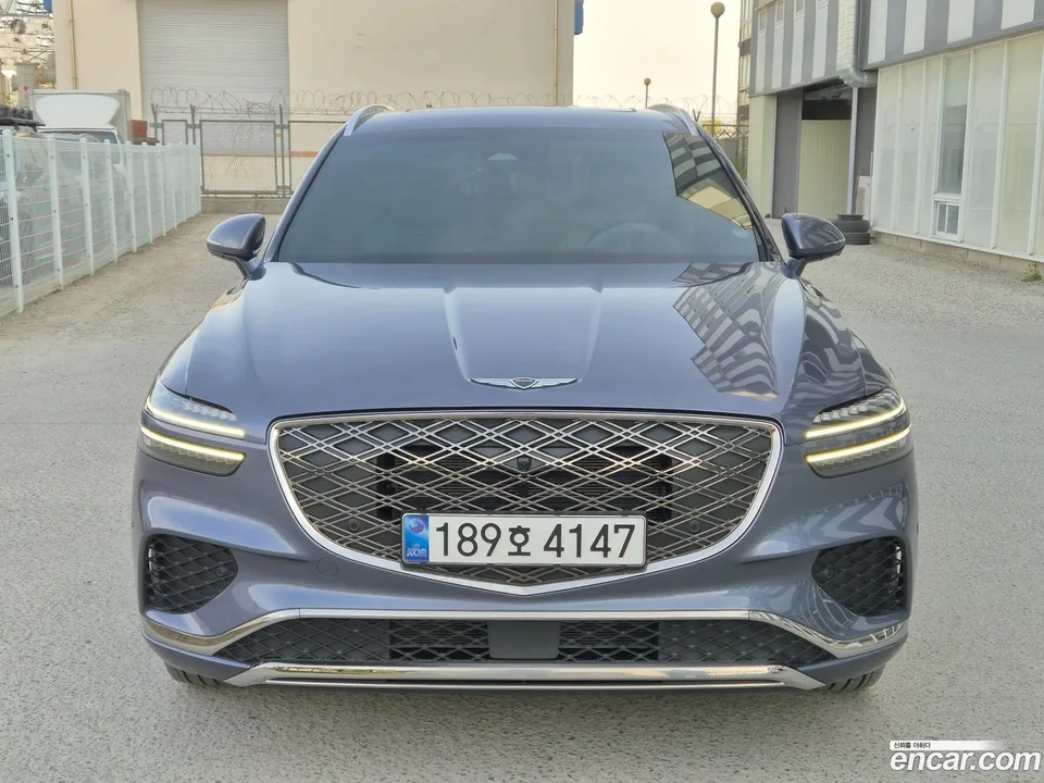 Genesis GV70 2.5T 2WD 2024 — фото 1, купить с доставкой в Москву