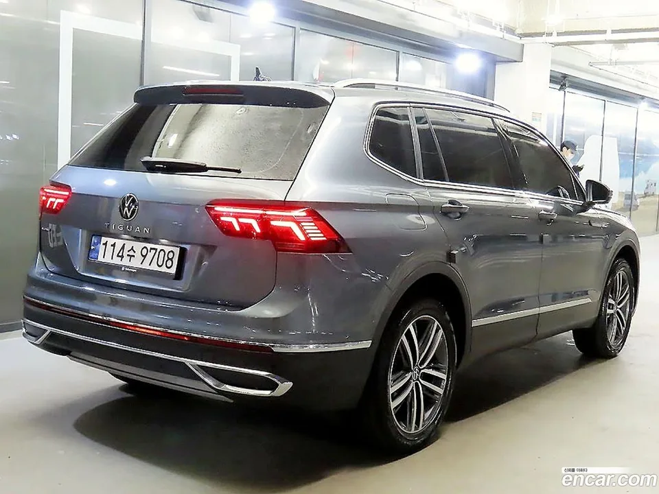 Volkswagen Tiguan Allspace 2.0 TSI 2023 — миниатюра 4