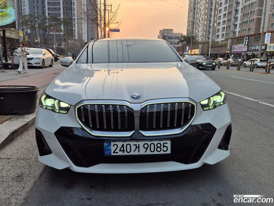 BMW 5 Series 520i M 2024 — миниатюра 3
