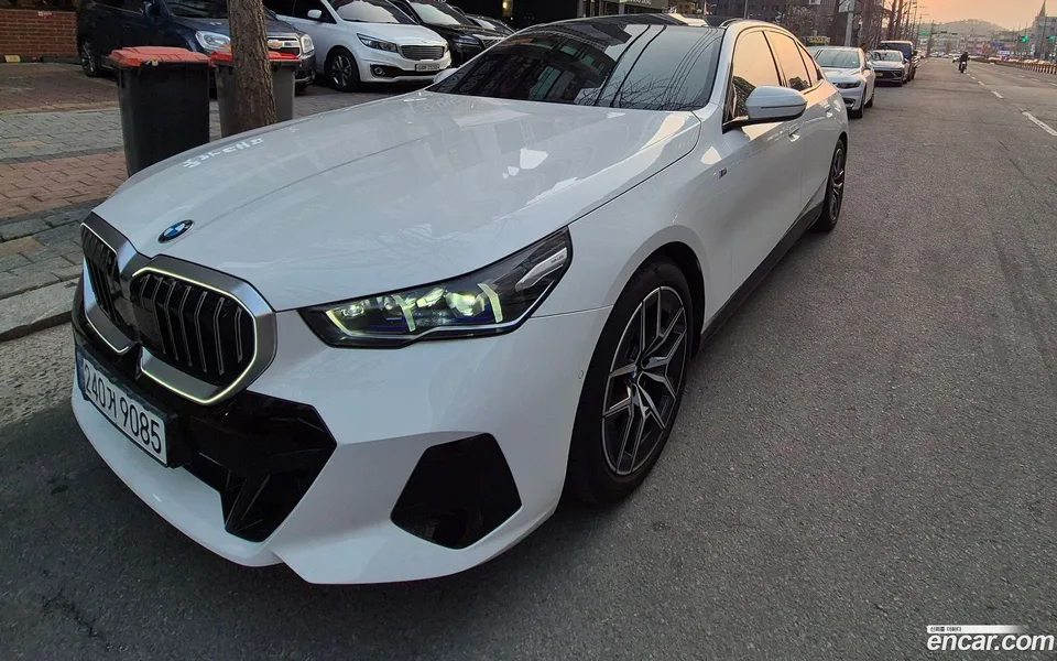 BMW 5 Series 520i M 2024 — фото 1, купить с доставкой в Москву