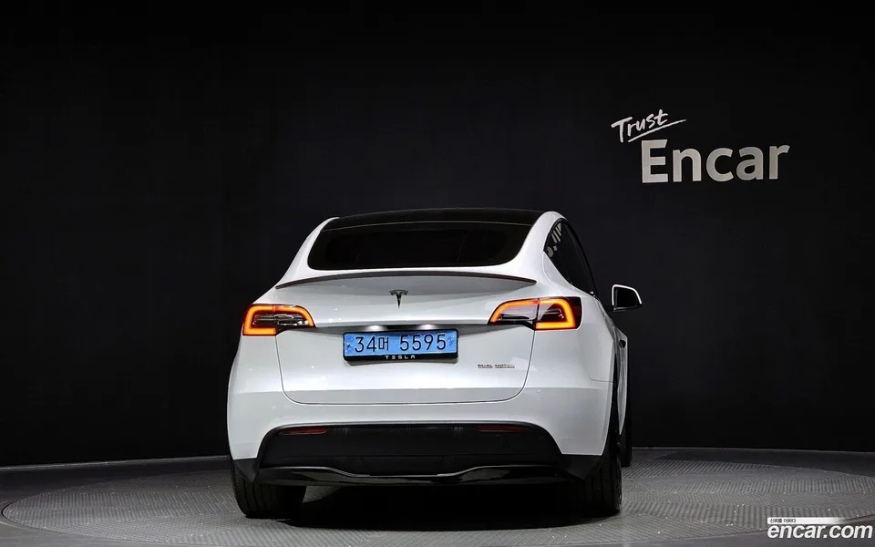 Tesla Model Y AWD 2024 — миниатюра 4