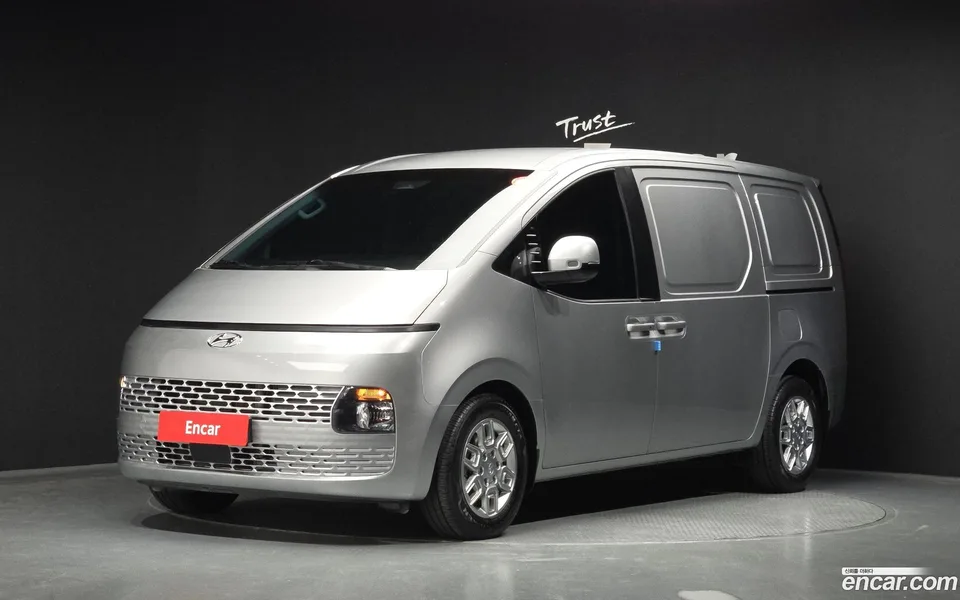 Hyundai Staria 3 2023 — фото 1, купить с доставкой в Москву