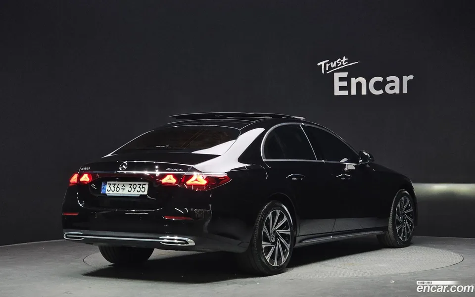 Mercedes-Benz E-Class E300 4MATIC 2024 — миниатюра 2