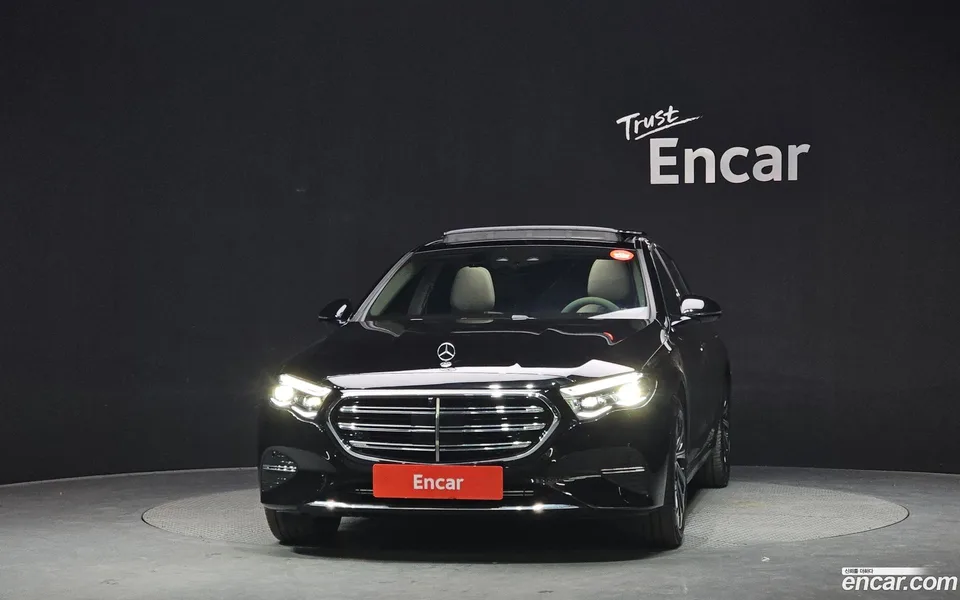 Mercedes-Benz E-Class E300 4MATIC 2024 — миниатюра 3