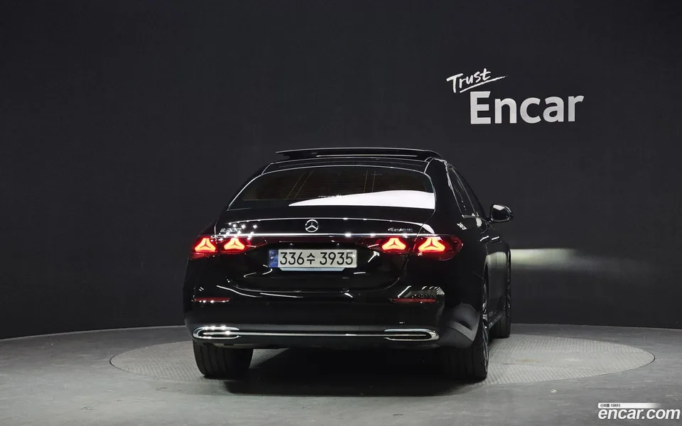 Mercedes-Benz E-Class E300 4MATIC 2024 — миниатюра 4