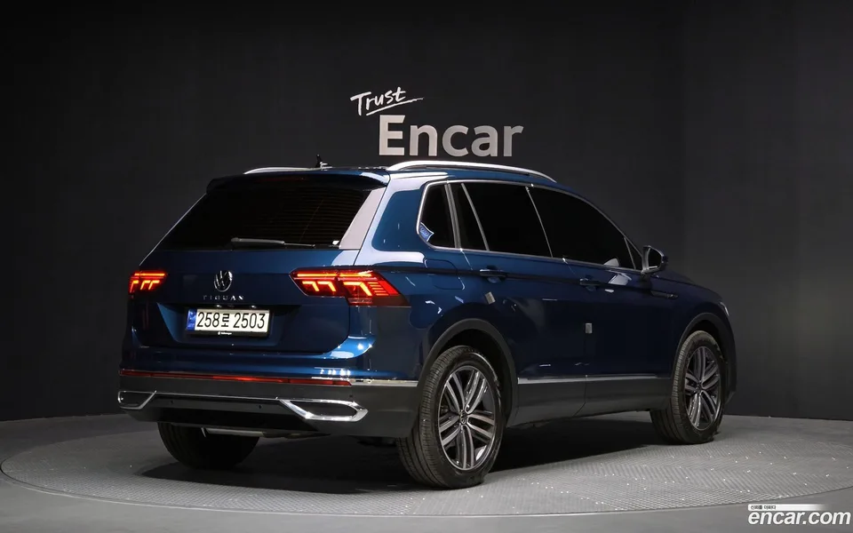 Volkswagen Tiguan 2.0 TDI 2024 — миниатюра 2