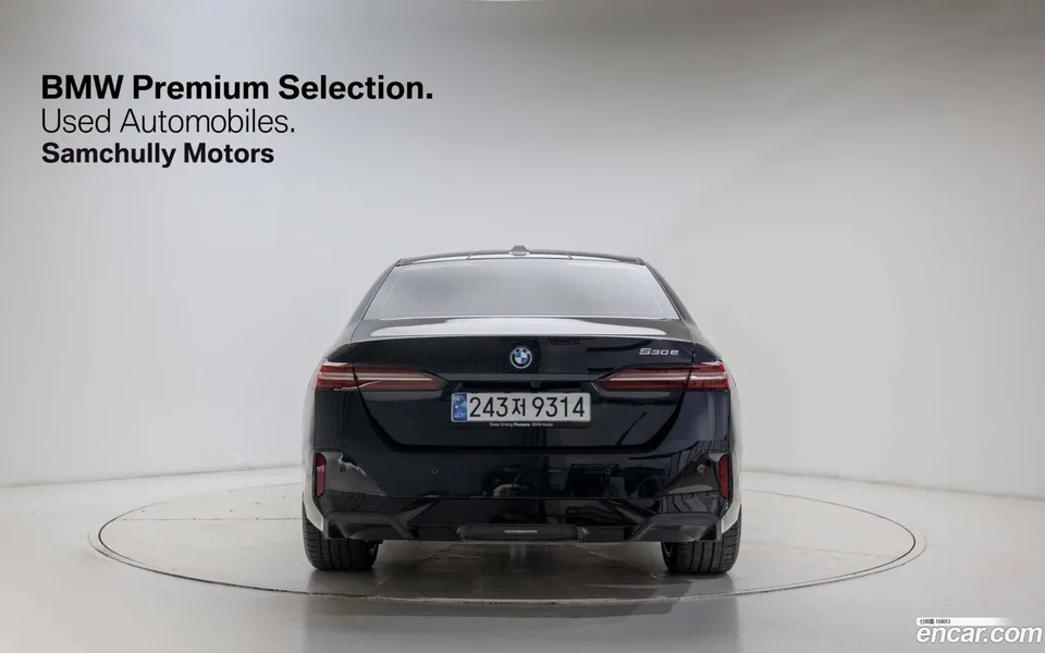 BMW 5 Series 530e M 2025 — миниатюра 3