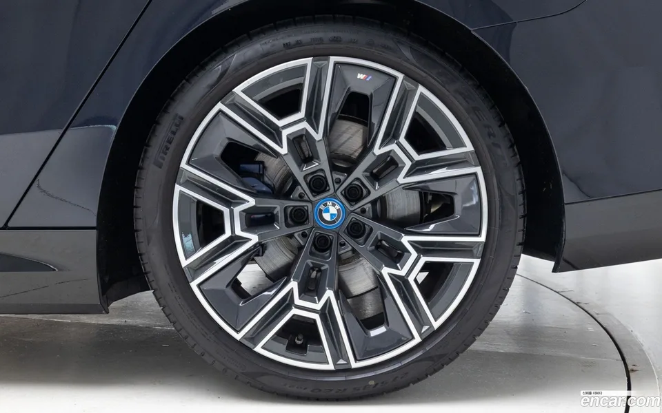 BMW 5 Series 530e M 2025 — миниатюра 5