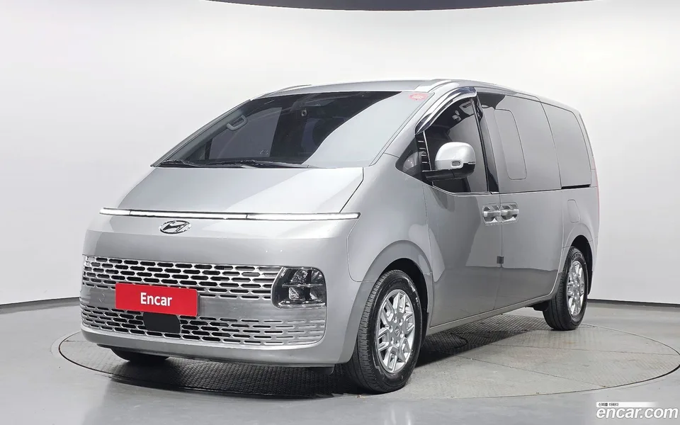 Hyundai Staria 5 2022 — фото 1, купить с доставкой в Москву